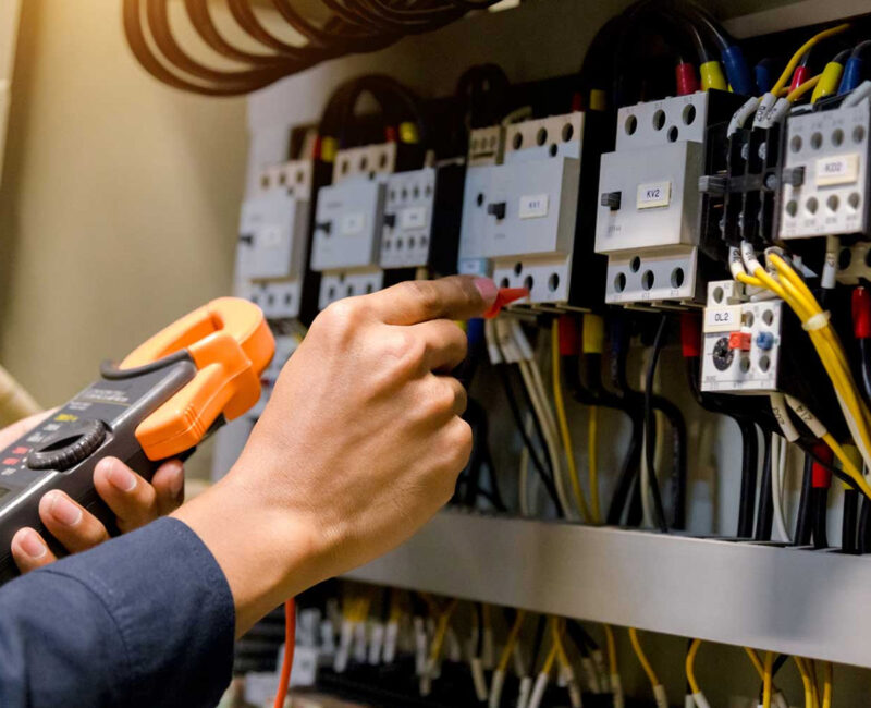 Rénovation et dépannage électrique sur tableau professionnel par EGNR24